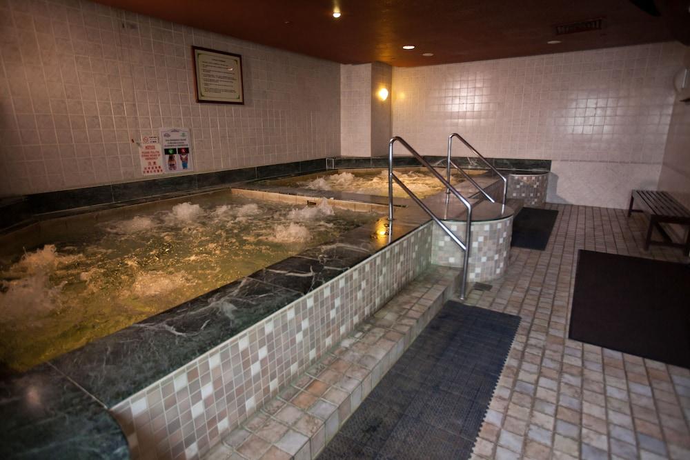 Gurney Bay Hotel, A Parkroyal Partner Hotel George Town Exterior foto A large outdoor onsen