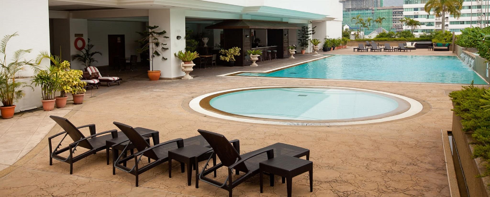 Gurney Bay Hotel, A Parkroyal Partner Hotel George Town Exterior foto The pool at the hotel