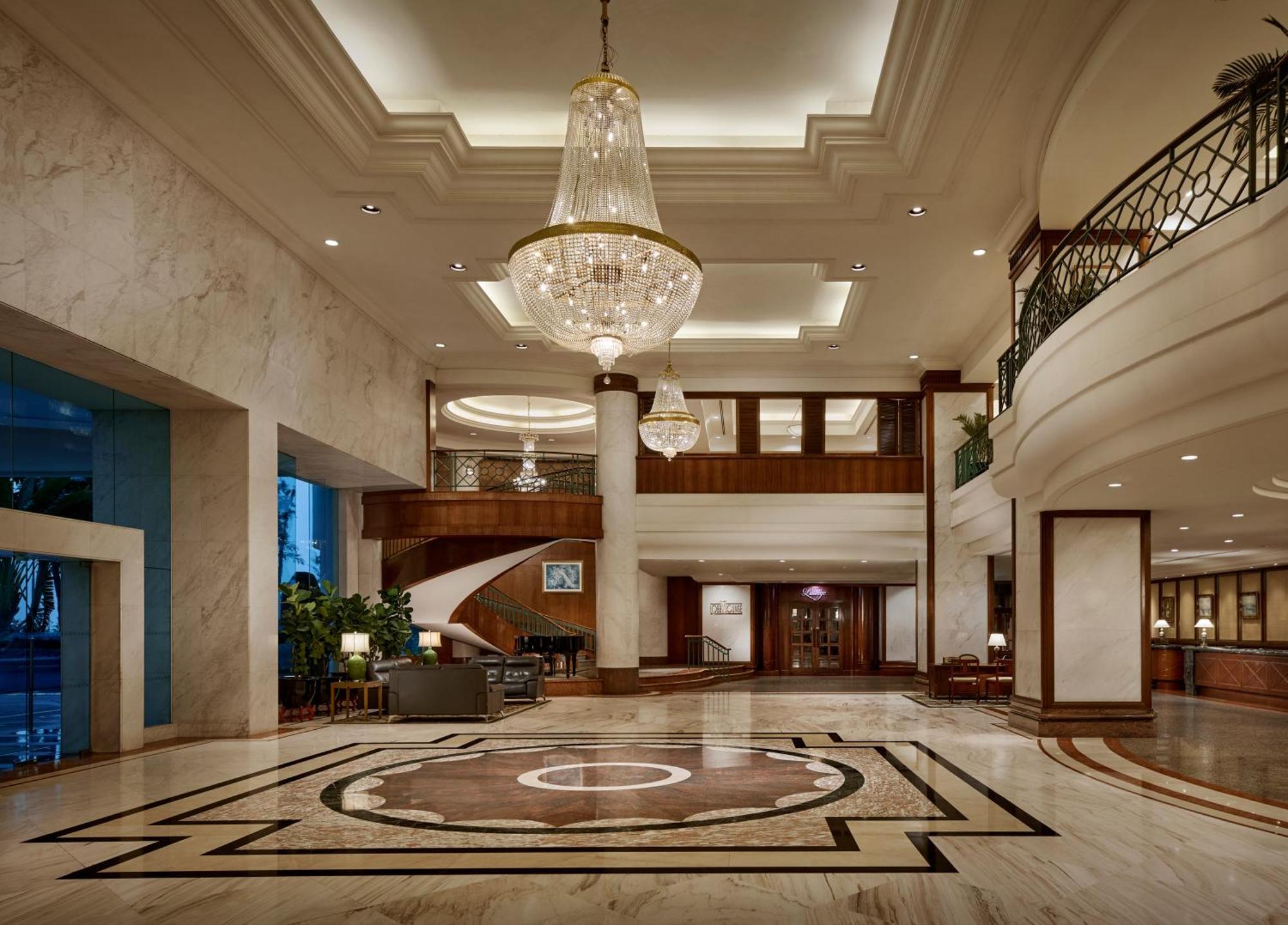 Gurney Bay Hotel, A Parkroyal Partner Hotel George Town Exterior foto The lobby of the hotel