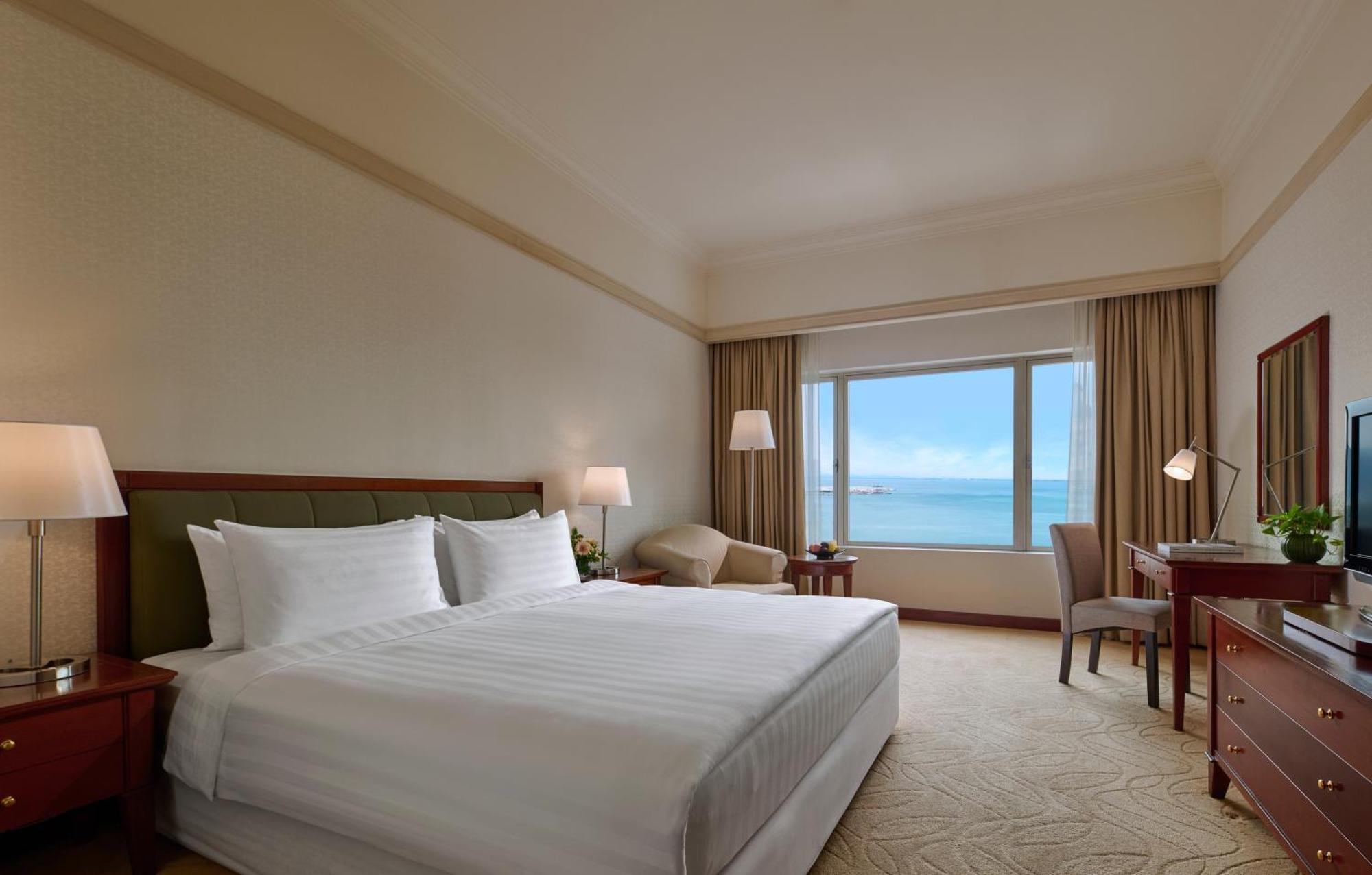 Gurney Bay Hotel, A Parkroyal Partner Hotel George Town Exterior foto Deluxe Room