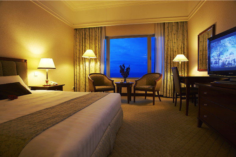 Gurney Bay Hotel, A Parkroyal Partner Hotel George Town Exterior foto A room at the hotel