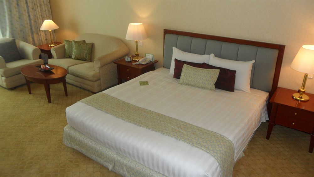 Gurney Bay Hotel, A Parkroyal Partner Hotel George Town Exterior foto A room at the hotel