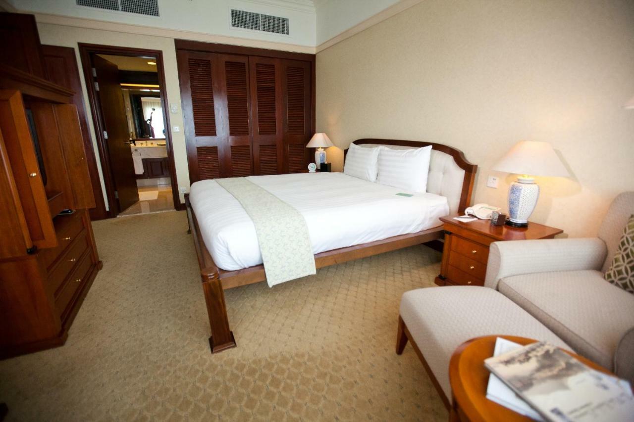 Gurney Bay Hotel, A Parkroyal Partner Hotel George Town Exterior foto A room at the hotel