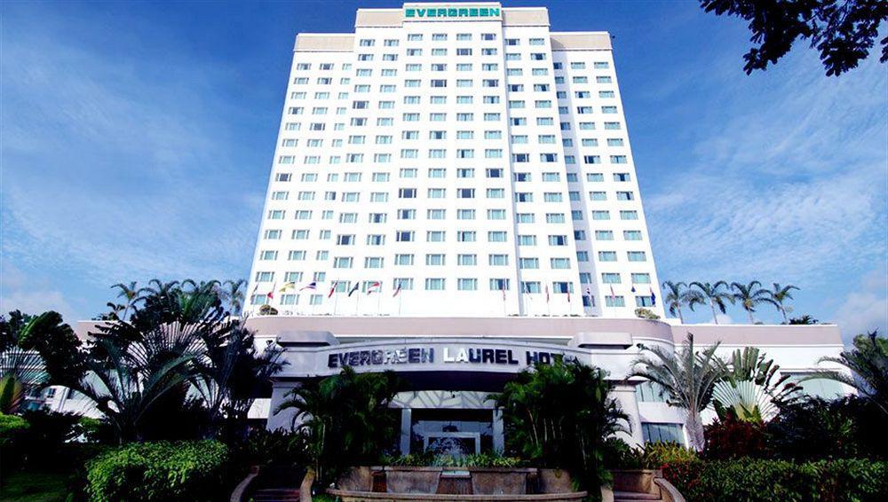Gurney Bay Hotel, A Parkroyal Partner Hotel George Town Exterior foto Evergreen Laurel Hotel